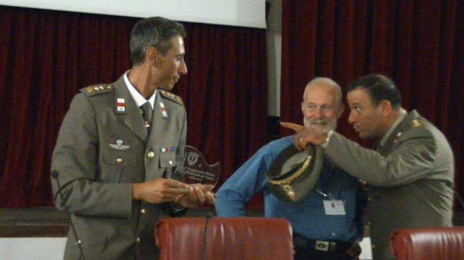 1° raduno Ascoli Piceno dal 9 al 10 settembre 2011 -  foto...186 - vengono scambiati i regali